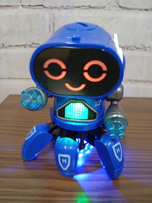 Tańczący robot z pazurkami