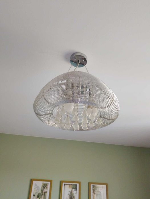 Sprzedam Żyrandol z kryształkami. Polecam