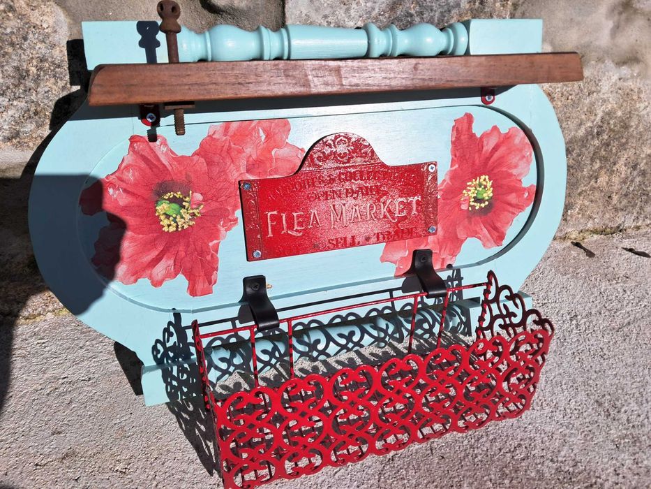 Estante recuperada com prateleira