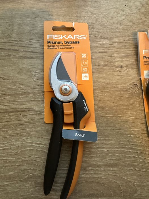 Сікатори Fiskars