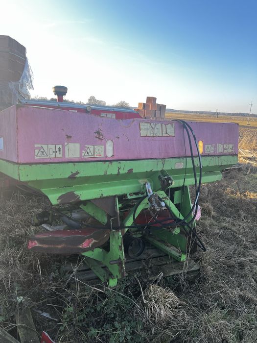 Rozsiewacz nawozu Agromet Pilmet MXL – solidny, gotowy do pracy