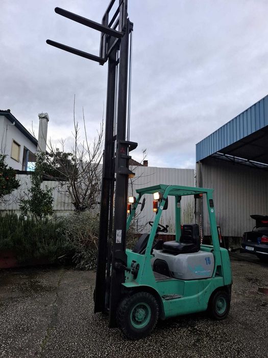 Vendo Empilhador  usado