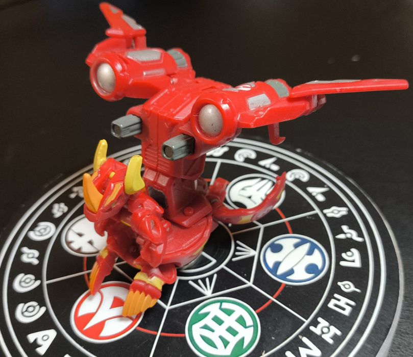 Bakugan Pyrus Helix Dragonoid + Silver JetKor