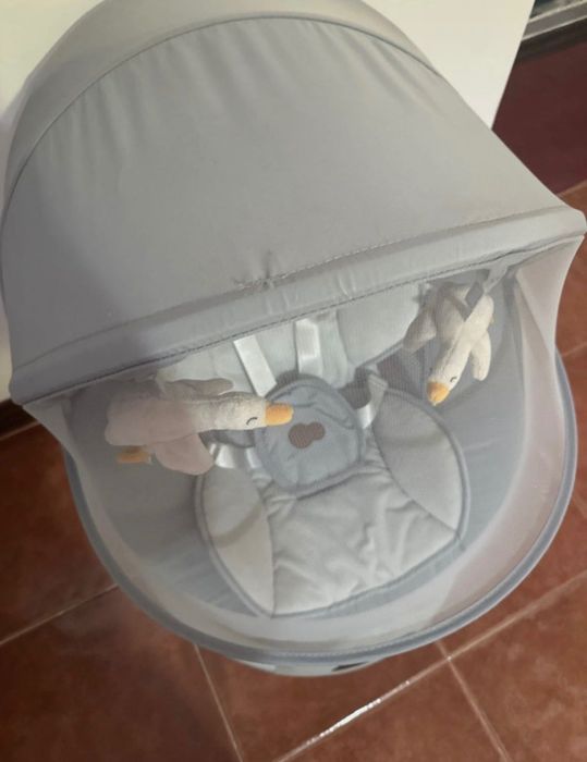 Espreguiçadeira kinderkraft como nova! Tem 5 níveis de movimento, tem ruído branco e outras músicas trás o cabo usb!