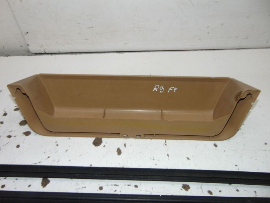 Renault 9 porta objectos/Raspadores