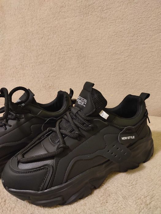 Чоловічi спортивнi кросівки 45 розмір