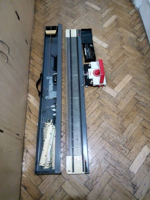 Продаётся ручная вязальная машина Нева 5 за 2000 грн