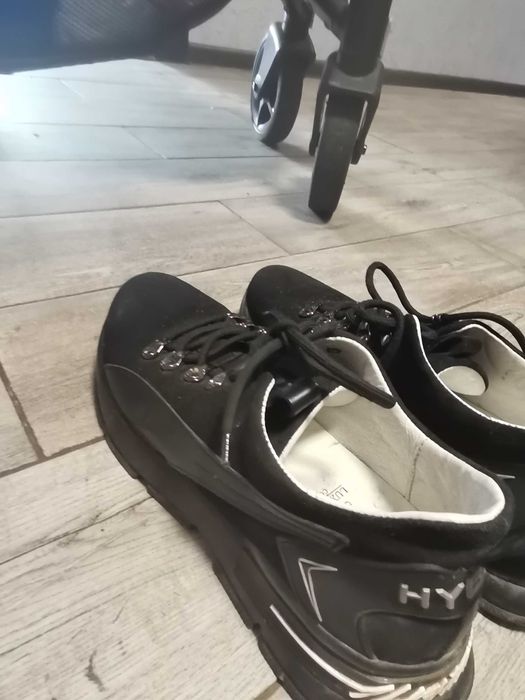 Замшеві кросівки)