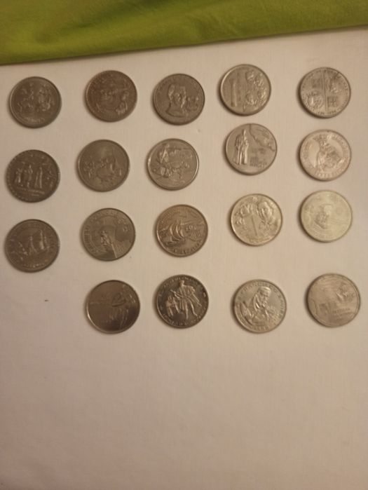 Moedas de 100 e 200 escudos