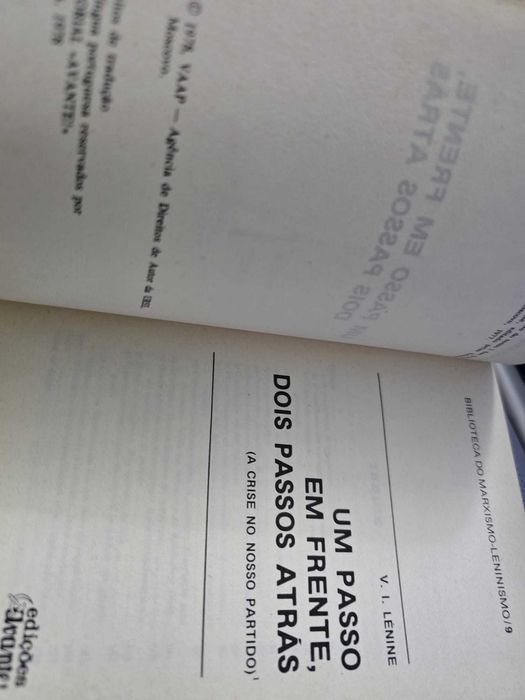Um Passo Em Frente, Dois Passos Atrás – V. I. Lénine