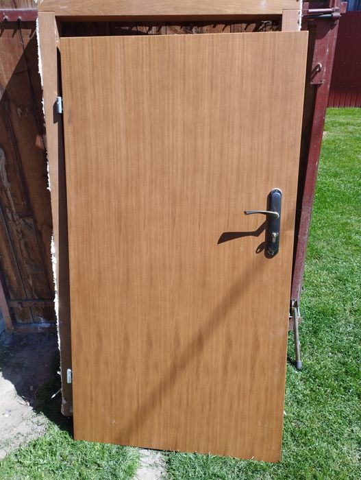 Drzwi wewnętrzne drewniane