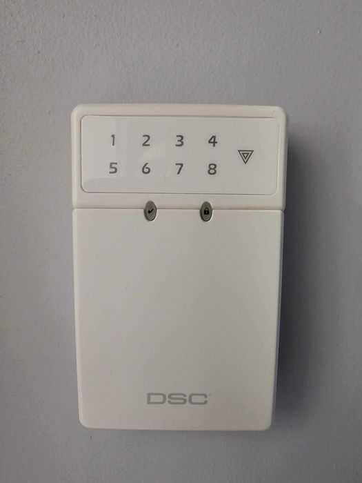 alarme: Teclado de led's + 1 sensor movimento + central alarme