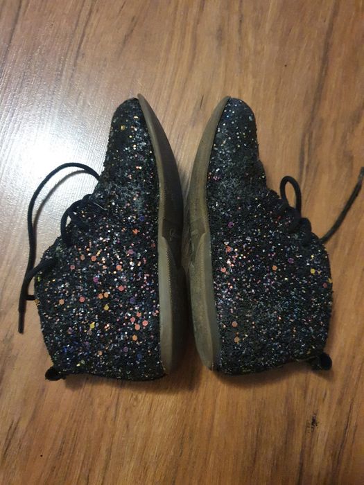 Glamoursy buty dla dziewczynki brokatowe