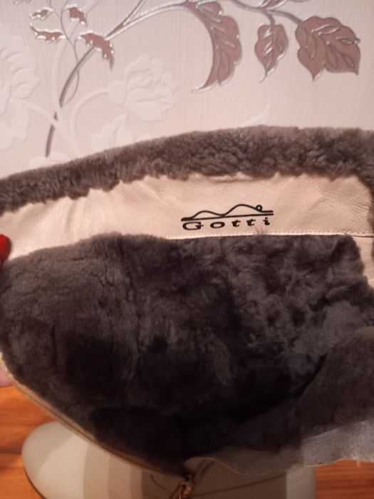 Продам кожані сапоги