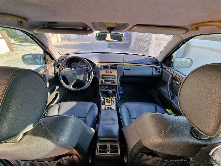Mercedes-Benz E320