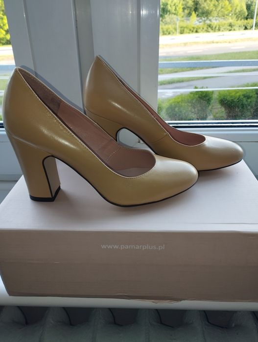 Czółenka skórzane