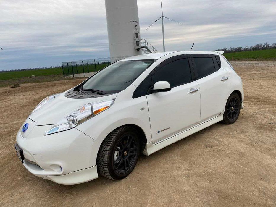 Тюнінг Nissan Leaf Nismo спойлер пороги клики накладки