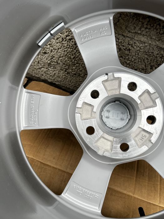 Oryginalne Nowe Alufelgi R18 5x112 Audi 4K0 Audi A6 C7 C6 A4 B7 B8 Q3
