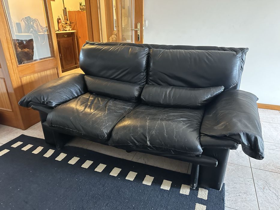 Sofa 2 lugares preto em pele