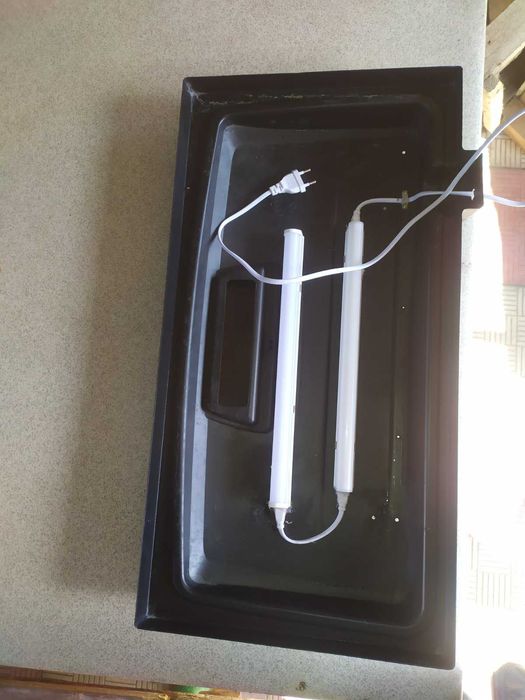 Аквариум . Крышки для аквариумов с лампами освещения. Фигурки.