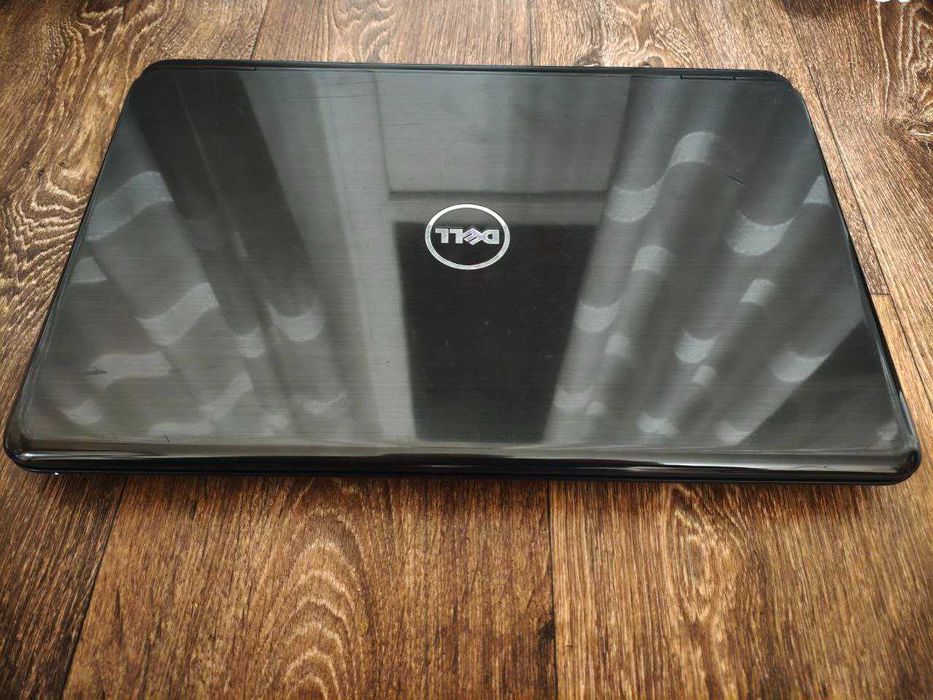 17.3 Dell Inspiron n7110 i5\8gb\Nvidia 525 1gb\128 gb SSD