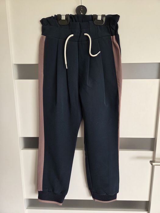 Spodnie dresowe śliski materiał Name It r.122cm 7lat gratis legginsy