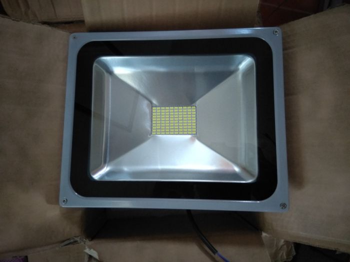 Projetor foco led IP 65 de 80W 2800k -6000K 6400 lumens