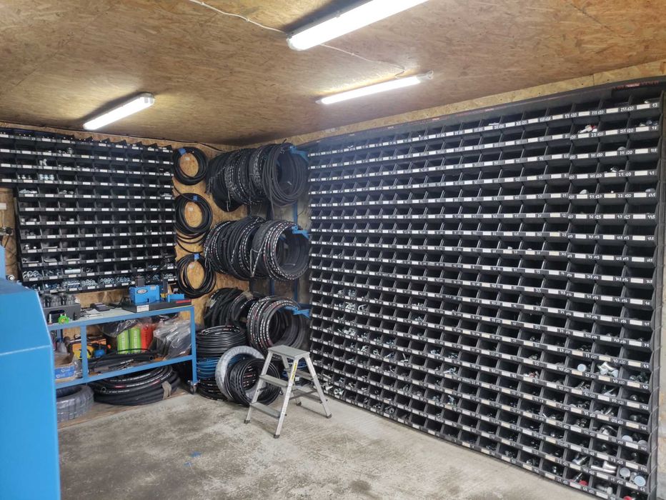 Zakuwanie węży hydraulicznych oraz usługi spawalnicze