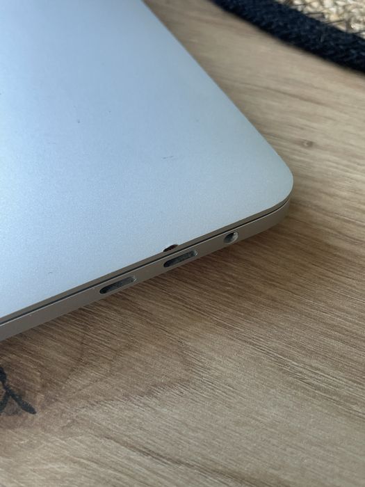 Laptop Apple MacBook Pro 13” 16GB 256GB Touchbar