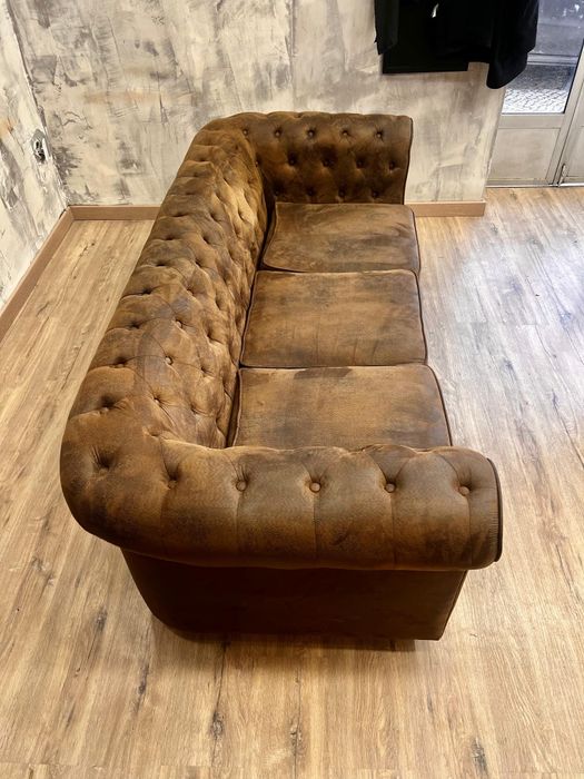Sofá chesterfield 3 lugares