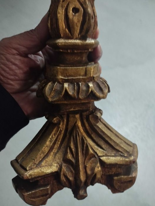 Candeeiro em Madeira Trabalhada banhado a ouro