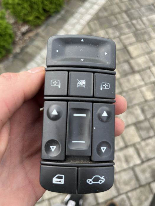 Panele sterowania szybami Opel Vectra C (kierowca,lewy i prawy tył)