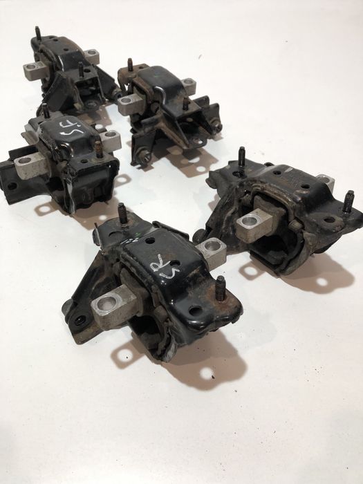 Подушка (опора, кранштейн) двигуна /коробки Шкода Фабія /Румстер мотор