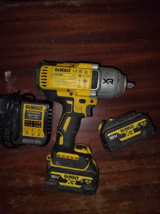 Гайковерт DeWaLt DCF900