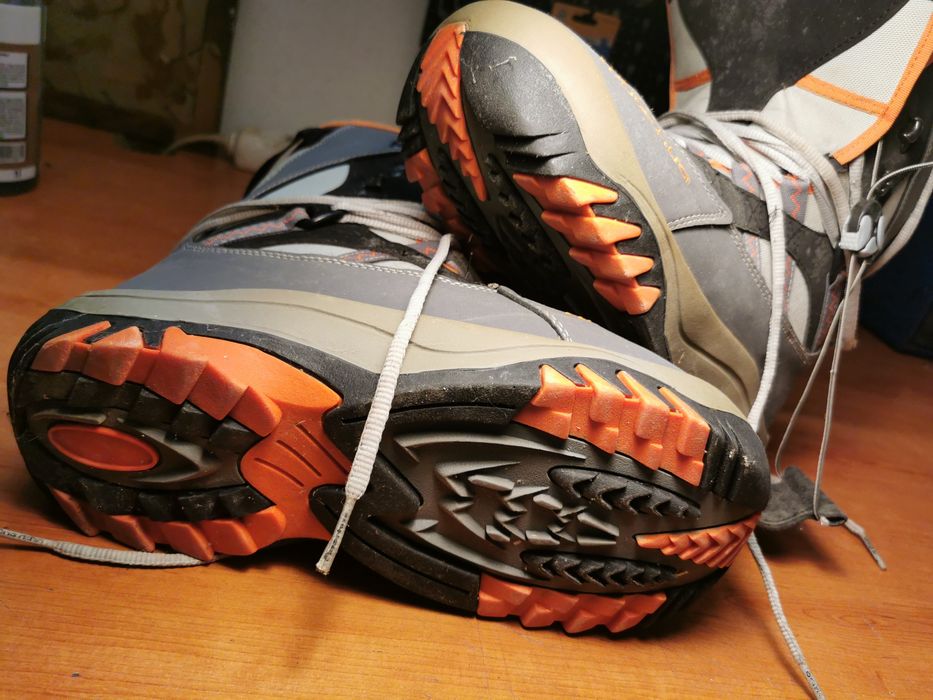 Botas de Snowboard

Marca: Salomon
Modelo: Dialogue
Tamanho: 39 2/3
Co