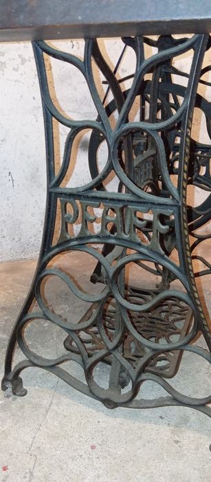 Zabytkowa (sprawna)maszyna do szycia firmy "PFAFF"