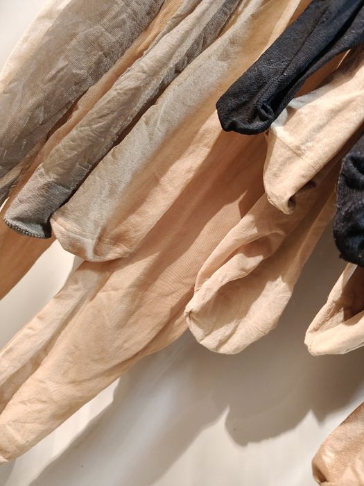 Rajstopy damskie cienkie błyszczące używane i nowe. Cieliste i czarne