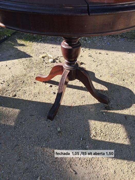 Mesa redonda em madeira extensivel