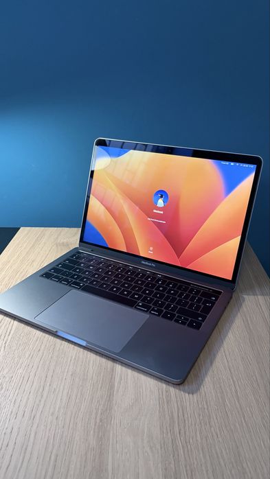 MacBook Pro 13” 3.1GHz 8RAM 250 SSD