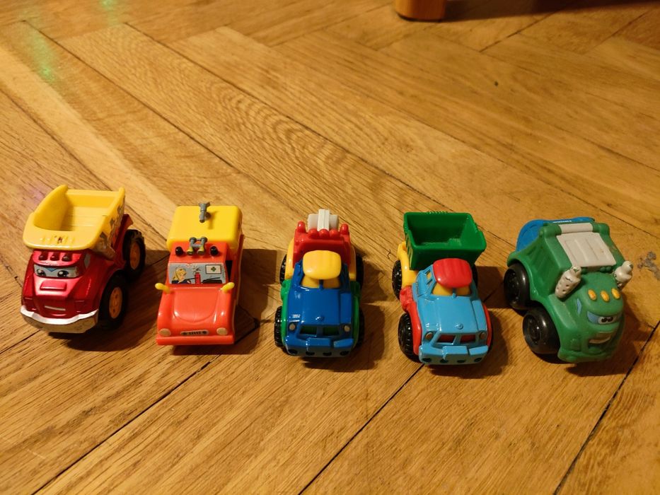 Małe autka samochodziki Chuck Hasbro, Tomka.