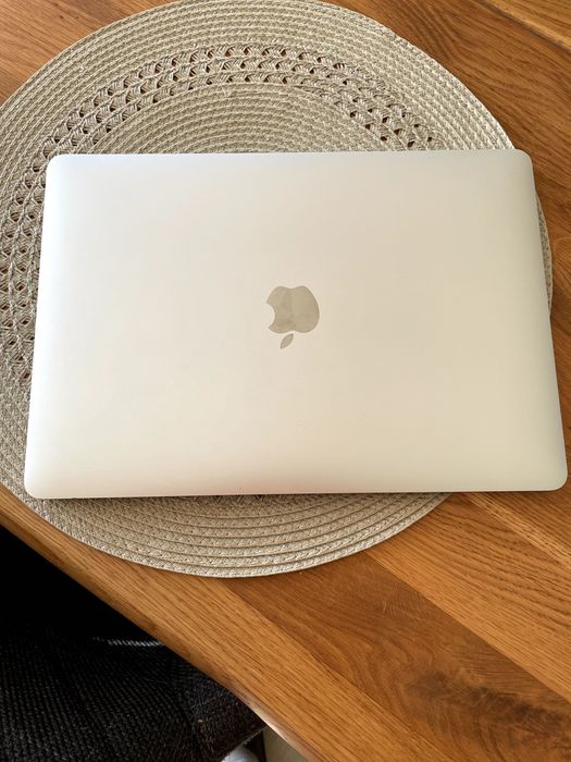 MacBook Pro A2159 8GB RAM 256GB Intel Core i5 uszkodzona matryca