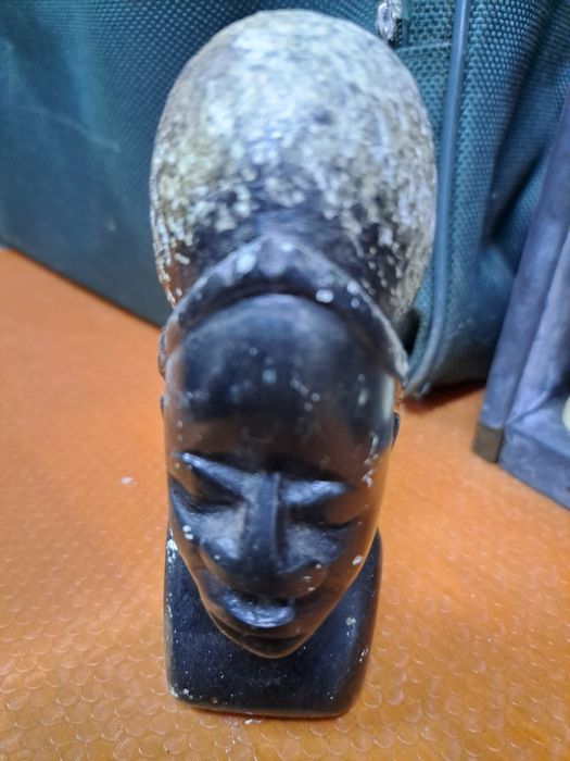 Estatuetas várias.