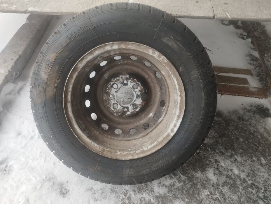 Колесо Жигулі р 13 в зборі, нове,в ходу майже не було.