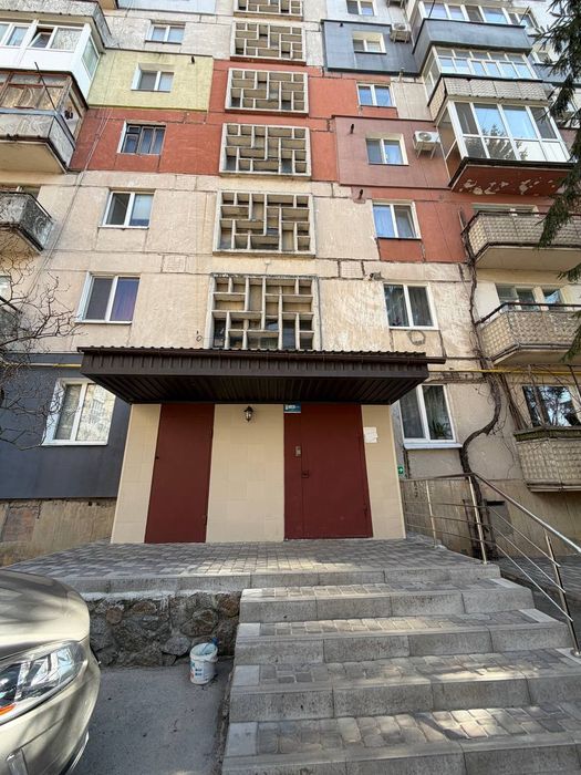 Продам 3-к квартиру в центрі міста
