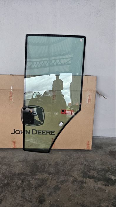 Скло двері ліві John Deere 7200 7400 7600 7700 7800 7210 7410 7510 7610 7710 7810