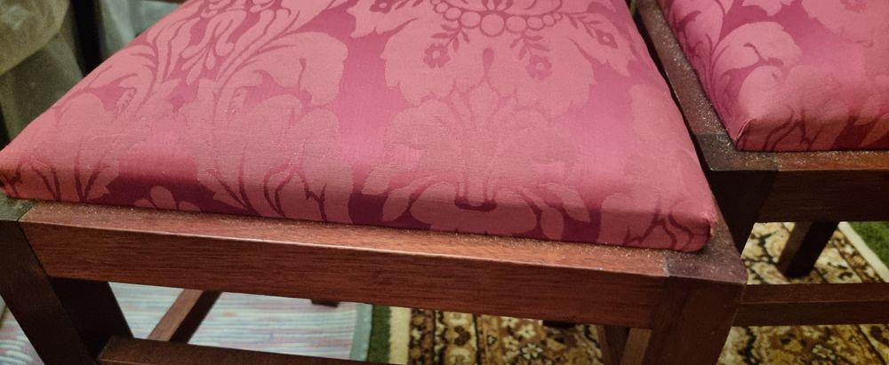 Cadeiras mesinha cabeceira madeira maciça vintage nogueira