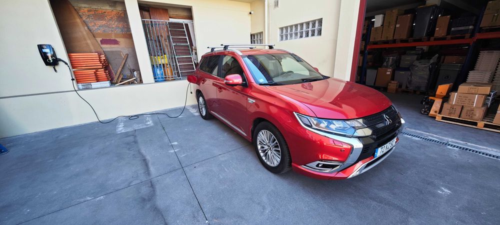 Mitsubishi Outlander 2.4 PHEV Instyle 4WD – 2019 – IVA dedútivel e com um ano de garantia de fábrica das baterias