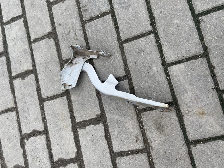 Prawy zawias  pokrywy silnika peugeot 308 t9