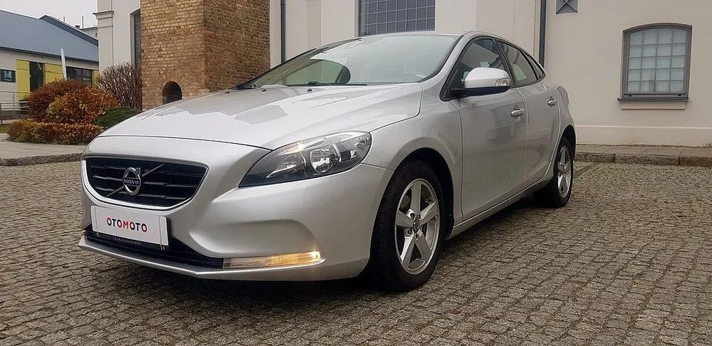 Volvo V40 2.0 diesel  salon niemcy bezwypadkowy serwisowany