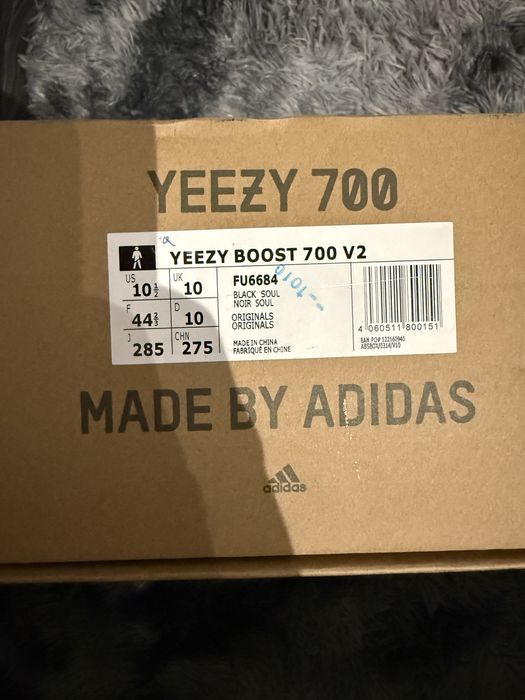 Adidas yeezy boost 700